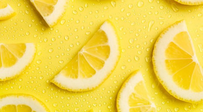 limoni-dhe-zemra-si-mund-te-ndihmoje-ky-frut-ne-shendetin-kardiovaskular
