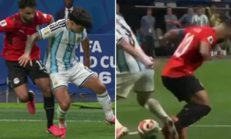  VAR i kishte dy standarde   Ish arbitri i Premier League kritikon vendimet në Argjentinë Egjipt  Nëse u anulua një gol  e njëjta gjë të ndodhte edhe me tjetrin