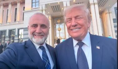 Photo of Shqiptari që këshillon Erdoganin pozon krah Trumpit në Ankara