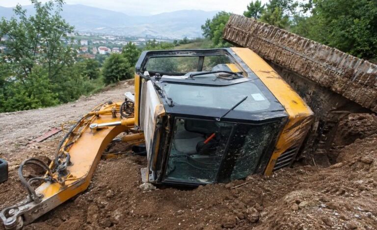 Përmbyset ekskavatori në Gostivar  38 vjeçari dërgohet me lëndime të rënda në Shkup