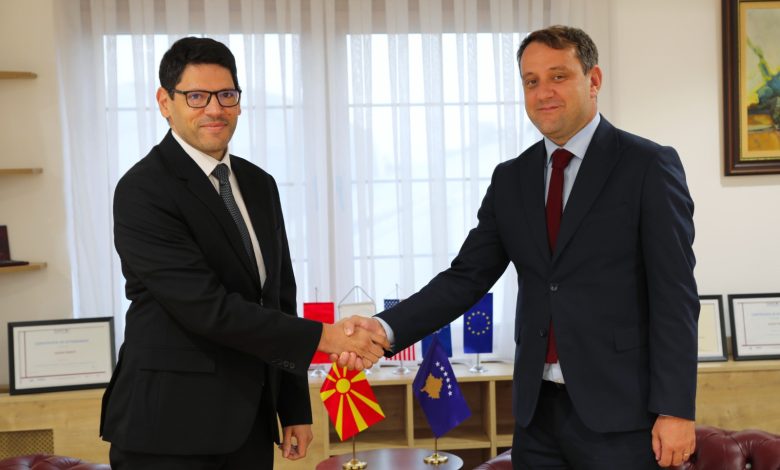 Ministri Ferati priti në takim ambasadorin e Republikës së Kosovës  Florian Qehaja