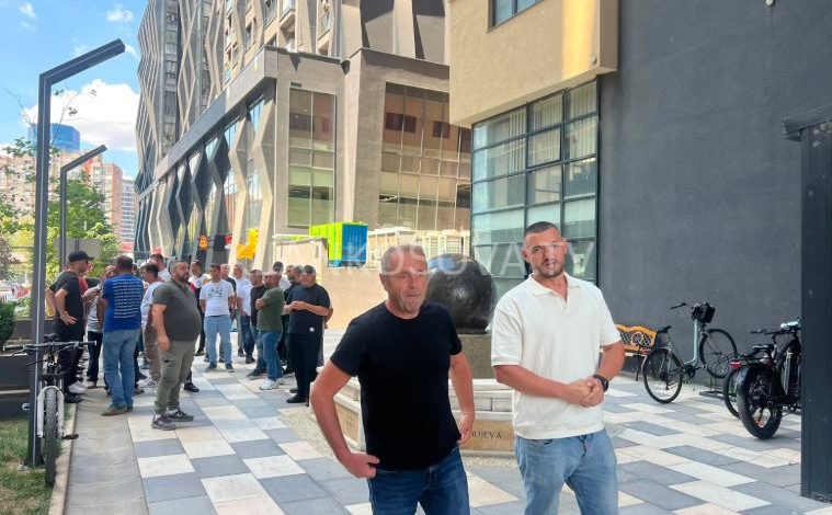 mosekzekutimi-i-pagave-punetoret-e-prishtina-parking-cohen-ne-proteste