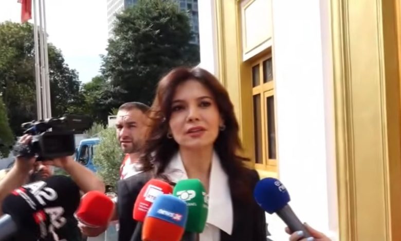 Tensionet para Parlamentit  Spiropali  Nuk duhet të merremi me protestuesit  por me veten