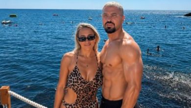 Photo of Labinot Rexha publikon foto me bashkëshorten, ndjekësit e akuzojnë për përdorim të fotoshopit