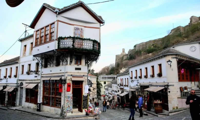 Photo of Media amerikane rekomandon Gjirokastrën, Beratin dhe Liqenin e Ohrit si destinacione që duhen vizituar