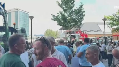 Photo of Me mesazhe të qarta, përfundon protesta e fermerëve para Ministrisë së Bujqësisë (VIDEO)