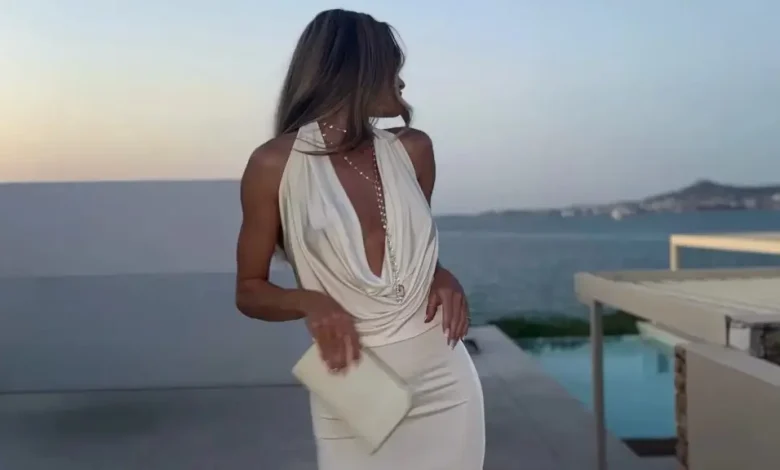 Bikinit e gjelbra të Rosie ndezin imagjinatën në plazhin tropikal