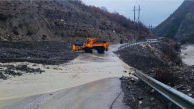 Photo of Reshjet e fundit shkaktojnë rënie gurësh në disa rrugë në veri të Shqipërisë