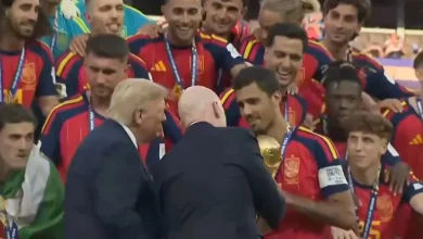 Photo of Momenti historik në New Jersey! Trump i dorëzon trofeun Rodrit, Spanja shpërthen në festë pas triumfit të madh në Botëror