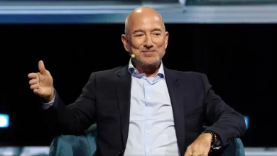 Photo of Nga Amazon te Anfield, Jeff Bezos hyn në garë për gjigantin anglez