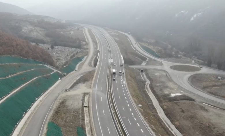Sot nënshkruhet marrëveshja për 12 kilometërshin e mbetur të autostradës Shkup Bllacë