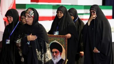 Photo of U vra në shkurt nga sulmet izraelito-amerikane, nisin homazhet 7-ditore për Khamenein, miliona njerëz priten në ceremoni