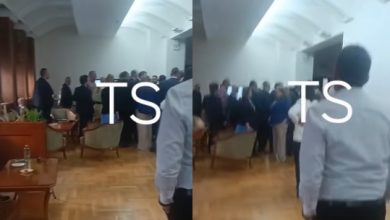 Photo of VIDEO EKSKLUZIVE/ Tensione në Kuvend: Opozita e nxjerr jashtë Stoilkoviqin nga Klubi i Deputetëve