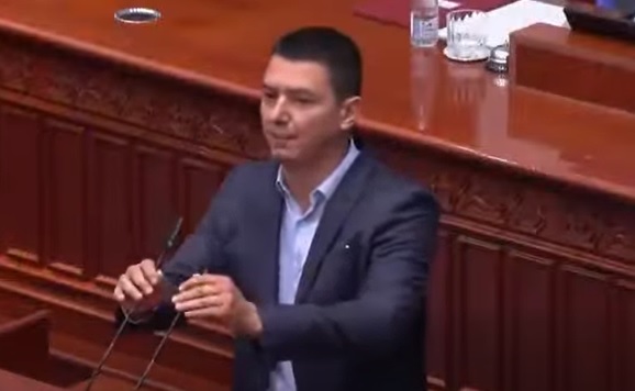  Nuk do të tolerojmë provokime     Rijad Shaqiri shpërthen pas incidentit me Ivan Stoilkoviqin  VIDEO 