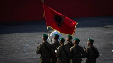 Photo of Parada e Ditës së Bastijës në Francë, pjesëmarrës edhe kryeministri Rama, Shqipëria marshon në ceremoni me flamurin kuqezi