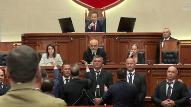 Photo of Bllokimi i foltores dhe tensionet në Kuvend/ Pas propozimit nga PS, kalohet në votim dhe mbyllen diskutimet