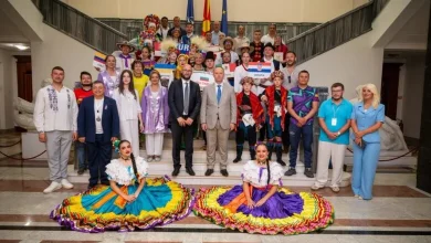 Photo of Afrim Gashi pret në Kuvend përfaqësuesit e Festivalit Folklorik Ndërkombëtar “SKUPI 2026”