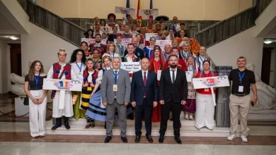 Photo of Afrim Gashi mirëpriti në Kuvend përfaqësuesit e vendeve pjesëmarrëse në Folk Fest