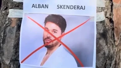 Photo of Pasi ‘i vunë kryqin’ në rrugët e Tiranës, vjen reagimi i këngëtarit Alban Skënderaj!