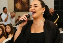 Photo of Në muajt e fundit të shtatzanisë, Albina Kelmendi surprizon në një dasmë, shkëlqen në pritje të ëmbël