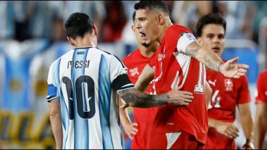 Photo of Argjentina me shiritin e zi në krah në sfidën me Zvicrën, u nda nga jeta Rattin, futbollisti që shtyu FIFA të përfshinte kartonët ndëshkues në futboll