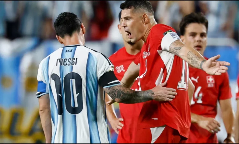 Argjentina me shiritin e zi në krah në sfidën me Zvicrën  u nda nga jeta Rattin  futbollisti që shtyu FIFA të përfshinte kartonët ndëshkues në futboll