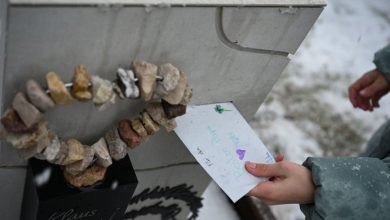 Photo of Letra për babanë: Si një familje gjeti një mënyrë krijuese për të mbajtur zi