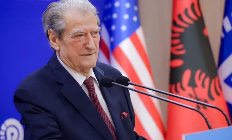  Deputetët e VLEN u ndaluan në Qafë Thanë   Berisha  U trajtuan si terroristë dhe armiq të Shqipërisë