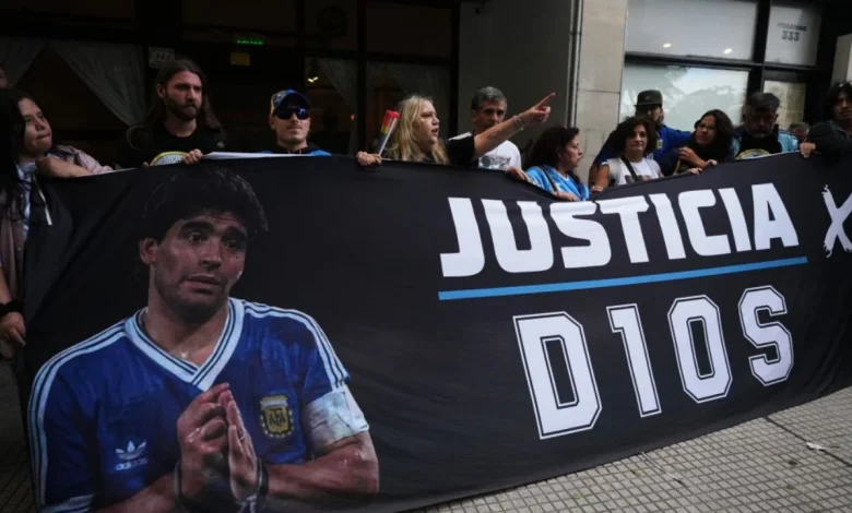 Detaje të reja nga gjyqi për vdekjen e Maradonës  rrëfehet doktori i Argjentinës  Dëgjova një debat mes Diegos dhe mjekut të tij pak ditë para tragjedisë