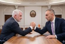 Photo of Urim Saliu: “Sot kur shqiptarët janë të pafuqishëm, kërkojnë rikthimin e Thaçit dhe Grubit. Vetëm ata i binin tavolinës!”