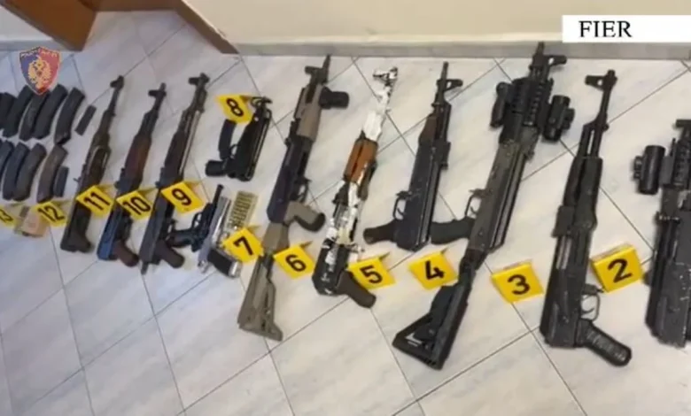 Bazë kriminale në Fier ku mbahej  arsenali  i armëve  Prokuroria e Fierit përfundon hetimet për 38 vjeçarin