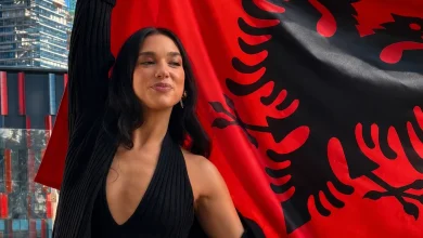 Photo of Dua Lipa komenton protestat në Shqipëri: Shqetësuese që qeveria ndryshon ligjin për mjedisin