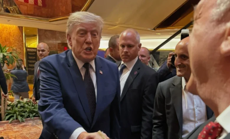 Të gjithë në finalen e madhe të Botërorit  kreu i FSHF Armand Duka poston foto me presidentin Trump