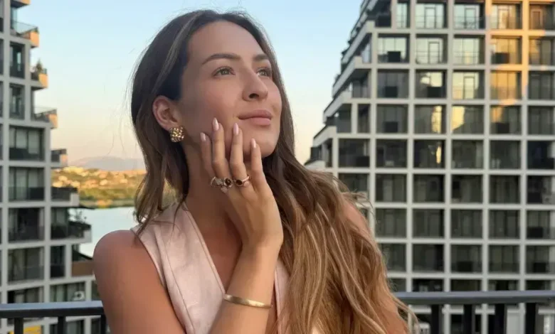 Françeska Murati dhe Kanye West  Një histori e krijuar nga inteligjenca artificiale