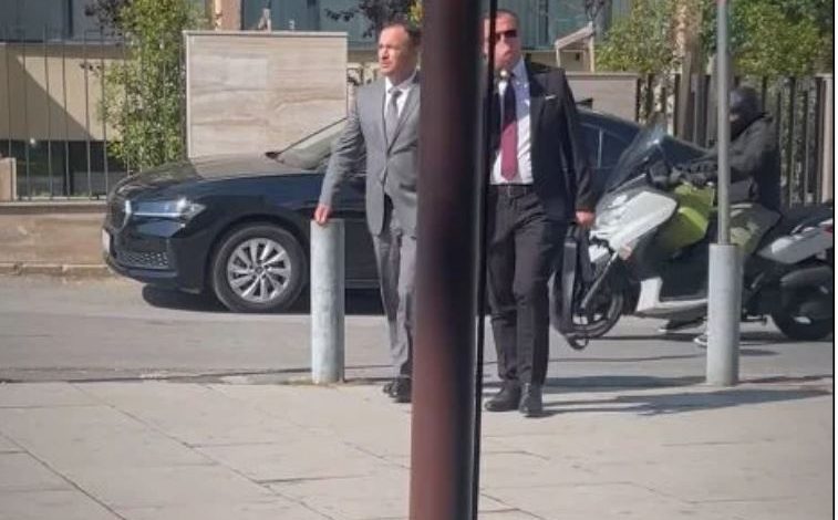 Raportohet se Halil Thaçi i VV së po intervistohet në Prokurorinë Speciale