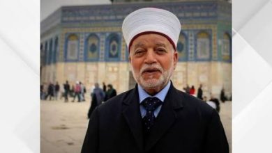 Photo of Izraeli arreston Myftiun e Madh të Kudsit, i ndalon hyrjen në Xhaminë Al-Aksa për një javë