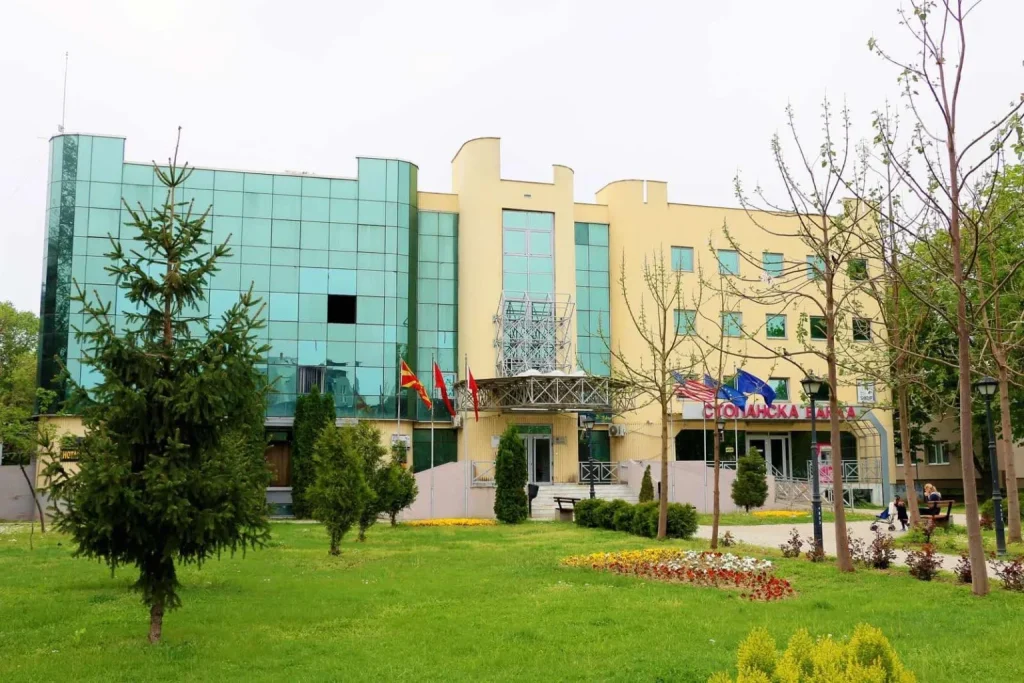 Të mërkurën nis rregullimi i trotuarit në rrugën  Ferid Murati   Komuna e Çairit  Mos parkoni veturat në hapësirat ku do të punohet