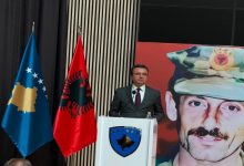 Photo of Kurti: Tahir Sinani një nga luftëtarët më të spikatur të çështjes kombëtare