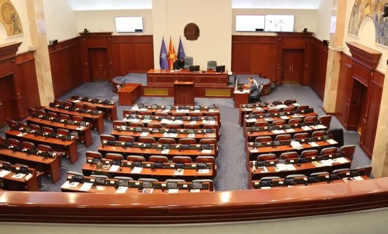 Skandal në Kuvend  Seanca u thirr për 10 minuta dhe u anulua papritur 