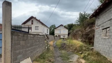 Photo of 8 muaj jetë nën shkëmbin e çarë në Likovë! Autoritet nuk marrin masa, ia hedhin përgjegjësinë njëra-tjetrës