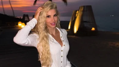 Photo of Bluzë e bardhë dhe mëndafsh: Marina mahnit në ekran