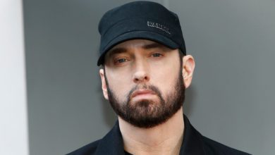 Photo of Mbi 100 palë atlete nga koleksioni i Eminem dalin në ankand, disa prej tyre vlerësohen deri në 35 mijë dollarë