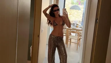 Photo of Nora Istrefi shkëlqen në plazh, shfaqet joshëse në bikini