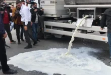 Photo of Fermerët Kosovarë të Qumështit protestojnë sot para Ministrisë së Bujqësisë me cisterna