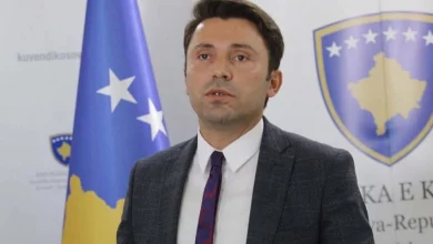 Photo of Rrustemi akuzon Petrit Selimin: Pse mban heshtje për deklaratën tronditëse të ministres serbe?