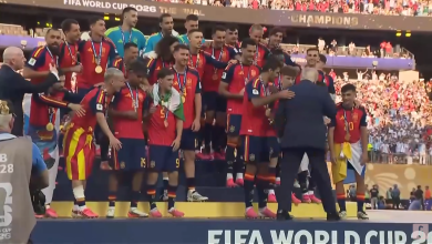 Photo of Episodi i sikletshëm i ceremonisë/ Trump dorëzon Kupën e Botës, Rodri e largon në momentin e ngritjes së trofeut nga Spanja