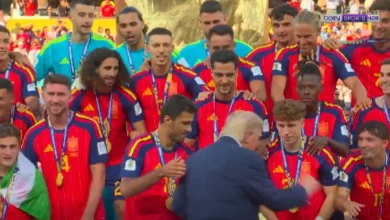 Photo of Çfarë sikleti në ceremoninë e trofeut, Trump tenton të jetë në foto…Rodri e largon
