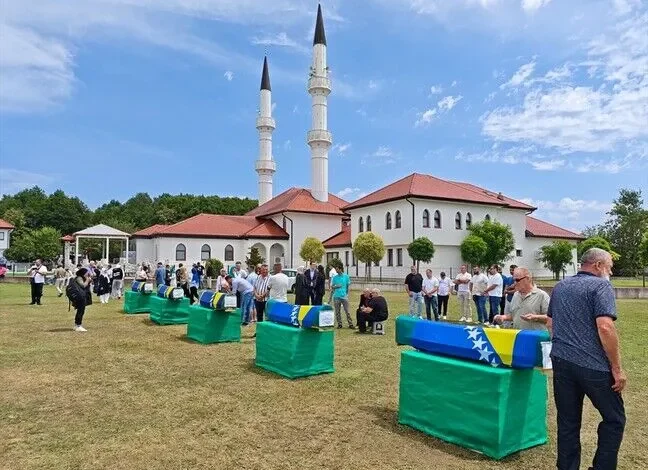 bosnje-e-hercegovine-falet-namazi-i-xhenazes-per-pese-viktimat-e-vrara-ne-vitin-1992