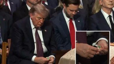 Photo of Trump bëhet viral në funeralin e Lindsey Graham, momenti kur i ofron karamele Vance