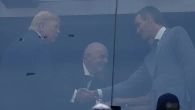 Photo of Pas muajsh tensionesh, Trump dhe Sanchez shtrëngojnë duart në finalen e Kupës së Botës 2026